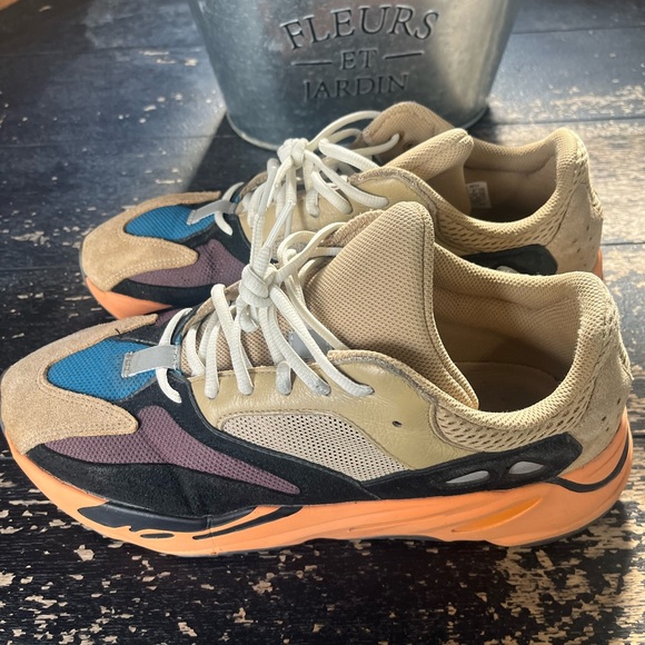 Yeezy Tan and Black Sneakers - Picture 4 of 6